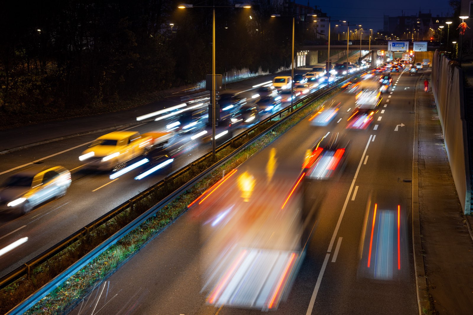 HOFF Ihre Profis für Asphaltarbeiten, Straßenbau und Kanalbau