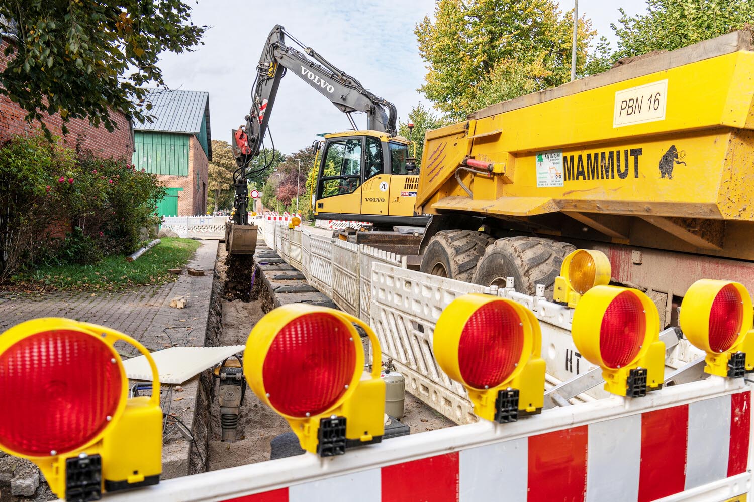 HOFF Ihre Profis für Asphaltarbeiten, Straßenbau und Kanalbau