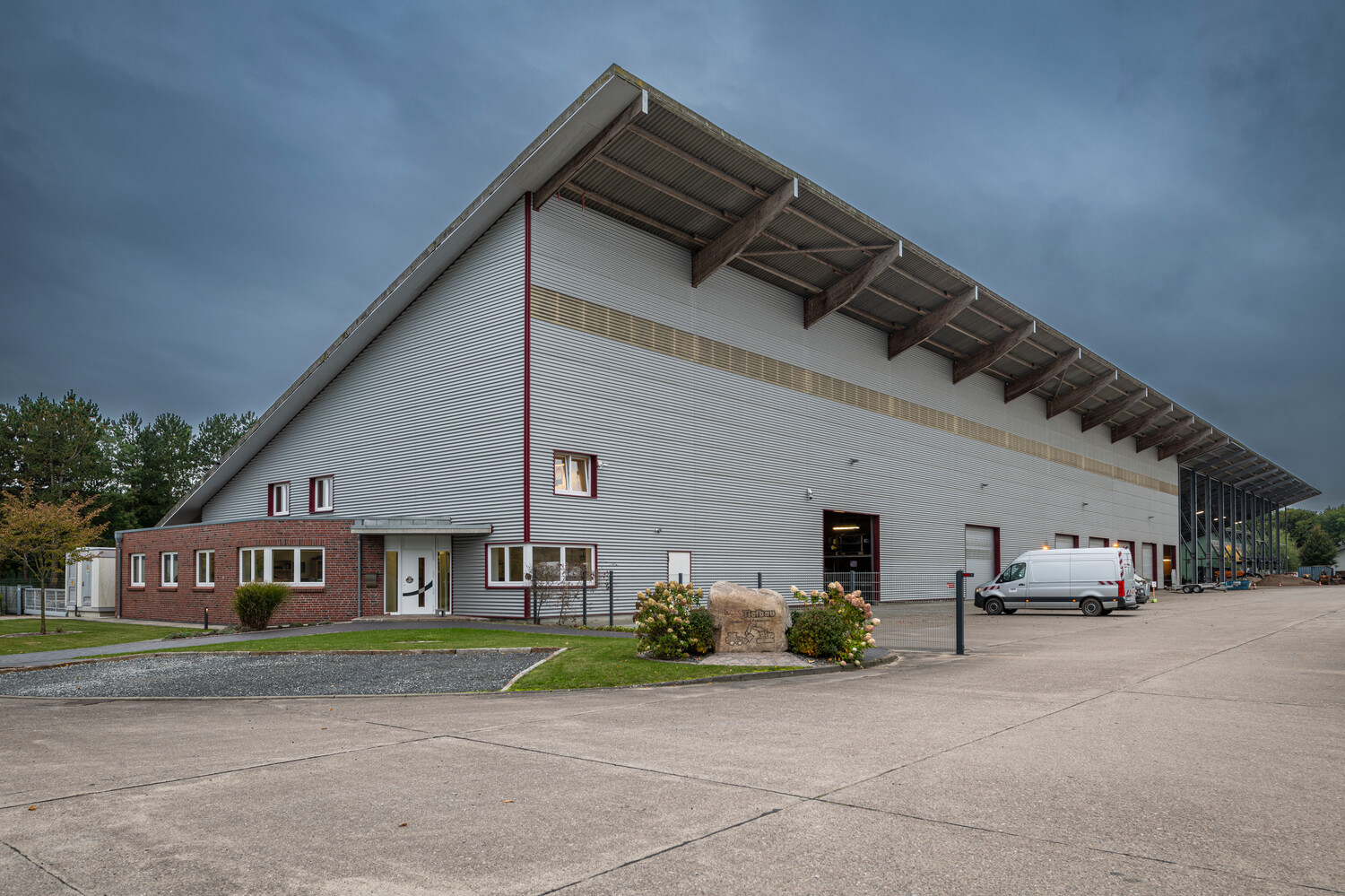 HOFF Ihre Profis für Asphaltarbeiten, Straßenbau und Kanalbau