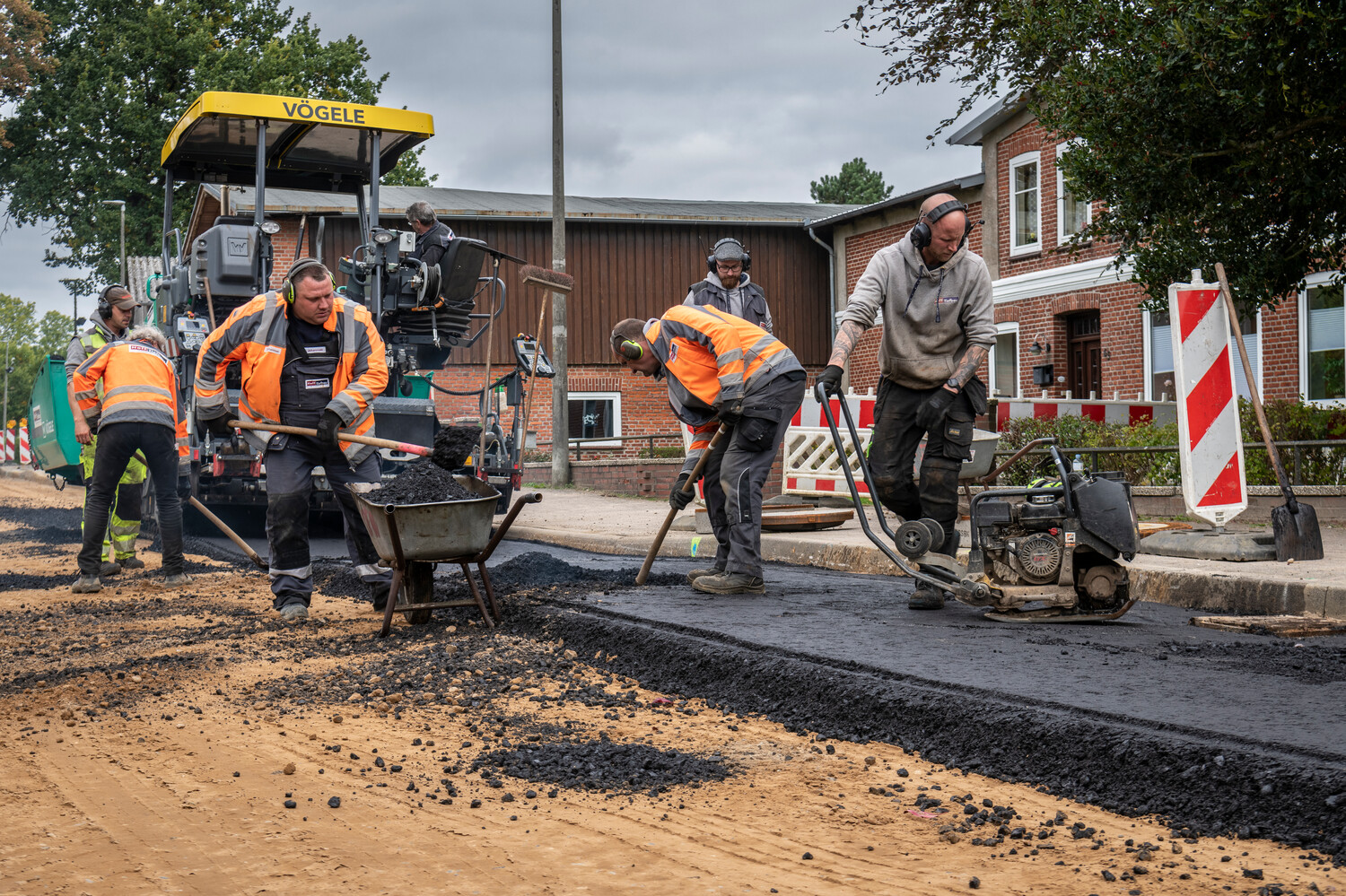 HOFF Ihre Profis für Asphaltarbeiten, Straßenbau und Kanalbau