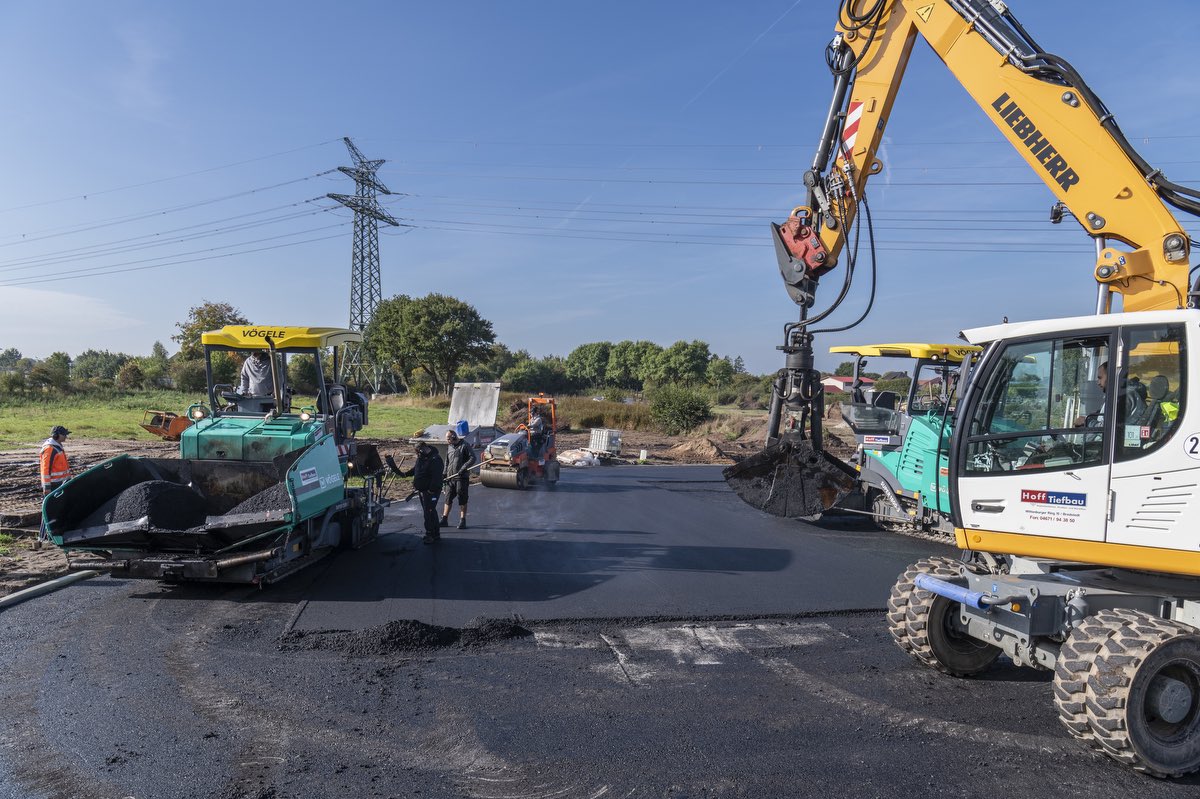 HOFF Ihre Profis für Asphaltarbeiten, Straßenbau und Kanalbau