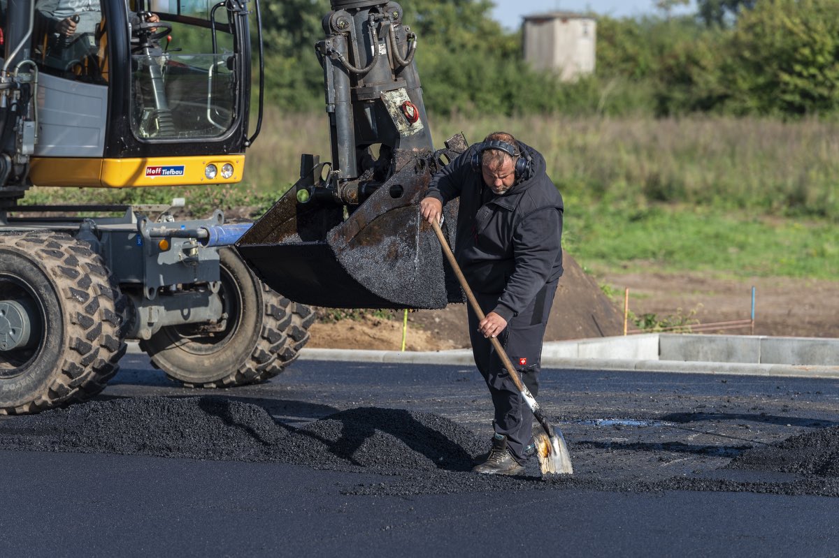 HOFF Ihre Profis für Asphaltarbeiten, Straßenbau und Kanalbau